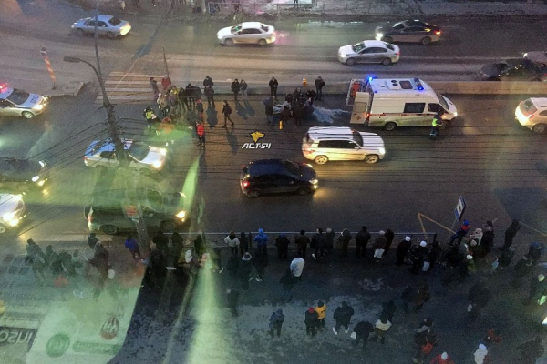 &laquo;Шесть человек отлетело в сторону&raquo;: девушка на иномарке въехала в толпу пешеходов