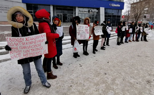 Феминистки вышли 8 марта с протестами на улицы Новосибирска Феминистки вышли 8 марта с протестами на улицы Новосибирска