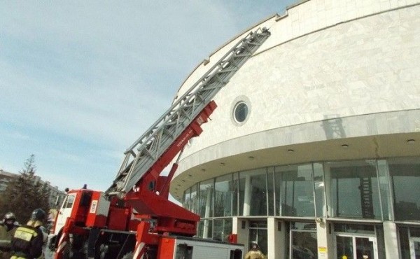 Зрителей театра «Глобус» эвакуировали из-за пожара Зрителей театра «Глобус» эвакуировали из-за пожара