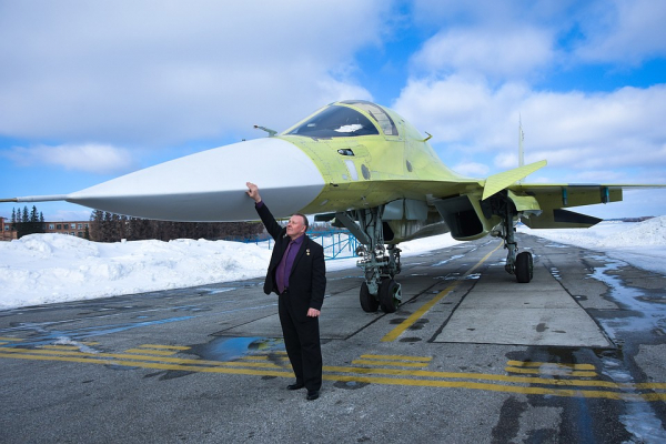 &laquo;Из самолета видно космос&raquo;: летчик-испытатель рассказал, почему истребители летают над городом и могут ли они упасть