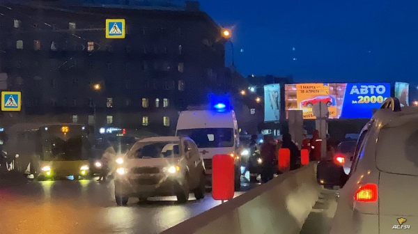 &laquo;Шесть человек отлетело в сторону&raquo;: девушка на иномарке въехала в толпу пешеходов