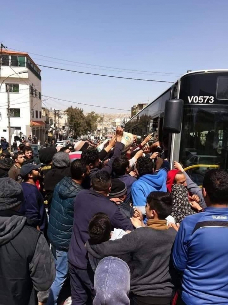 В Германии закрыли кладбища, а в Иордании - драки за хлеб: новосибирцы рассказали о карантине за границей