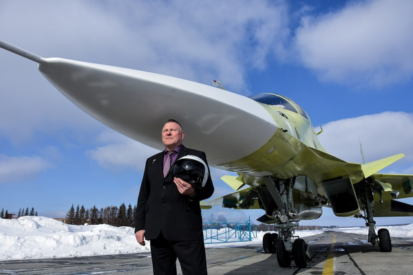 &laquo;Из самолета видно космос&raquo;: летчик-испытатель рассказал, почему истребители летают над городом и могут ли они упасть