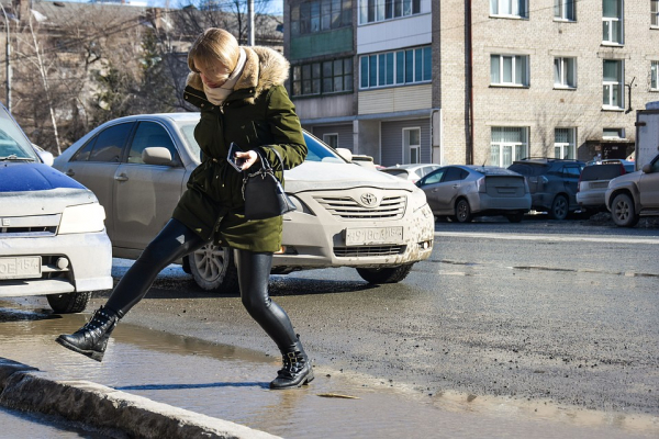 Можно краситься, глядя под ноги: Новосибирск превратился в одну большую лужу