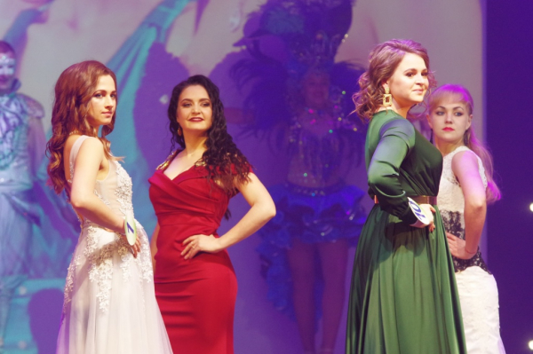 Самой красивой полицейской Новосибирска подарили айфон и две недели отдыха Самой красивой полицейской Новосибирска подарили айфон и две недели отдыха