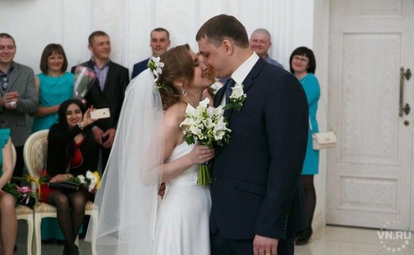 Свадьба в пандемию &ndash; ЗАГС без гостей и вечеринка дома