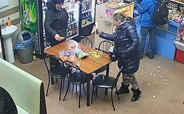 Дебош устроили четыре оскорбленные женщины в кафе Барабинска Дебош устроили четыре оскорбленные женщины в кафе Барабинска