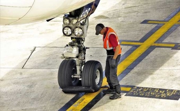 Не смог убрать шасси и сел обратно в Толмачево борт Новосибирск - Москва Не смог убрать шасси и сел обратно в Толмачево борт Новосибирск - Москва