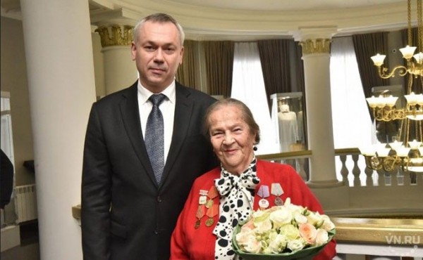 Губернатор Травников открыл выставку, посвященную подвигу женщин в годы войны