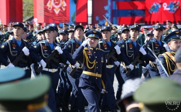 Парад на земле и в небе обещают на 9 Мая, лишь бы не помешал коронавирус