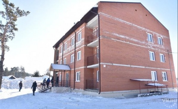 Губернатор Травников: 650 служебных квартир построят в селах для молодежи Губернатор Травников: 650 служебных квартир построят в селах для молодежи