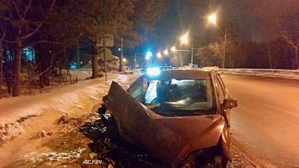 В Новосибирске автомойщик угнал седан и устроил смертельное ДТП В Новосибирске автомойщик угнал седан и устроил смертельное ДТП
