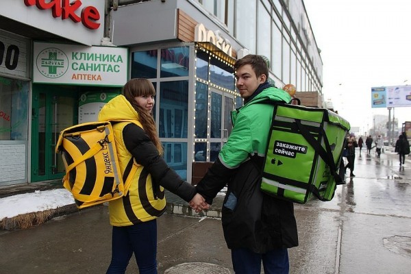 «Больше не доставляют любовь»: что стало с влюбленными курьерами, покорившими соцсети «Больше не доставляют любовь»: что стало с влюбленными курьерами, покорившими соцсети