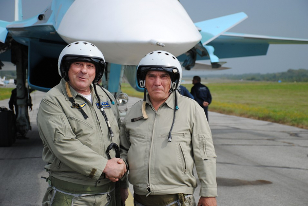 &laquo;Из самолета видно космос&raquo;: летчик-испытатель рассказал, почему истребители летают над городом и могут ли они упасть