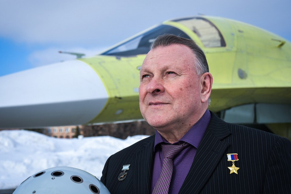 &laquo;Из самолета видно космос&raquo;: летчик-испытатель рассказал, почему истребители летают над городом и могут ли они упасть