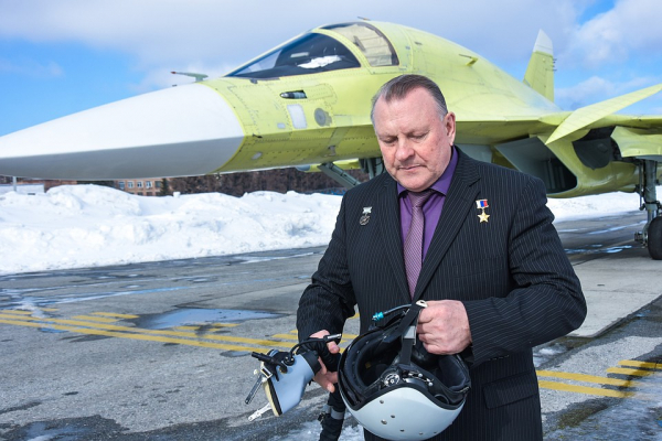 &laquo;Из самолета видно космос&raquo;: летчик-испытатель рассказал, почему истребители летают над городом и могут ли они упасть