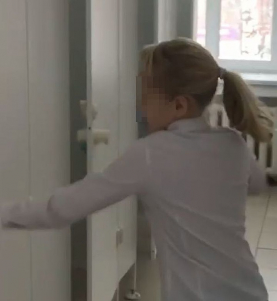 «Я ее перекинула через себя! Какая я добрая!»: пятиклассница бьет детей и выкладывает это в «Инстаграм» «Я ее перекинула через себя! Какая я добрая!»: пятиклассница бьет детей и выкладывает это в «Инстаграм»