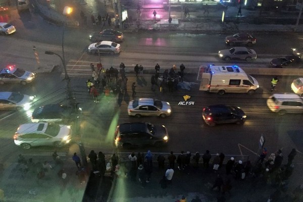 &laquo;Шесть человек отлетело в сторону&raquo;: девушка на иномарке въехала в толпу пешеходов