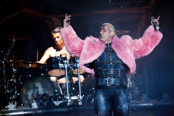 &laquo;Он насиловал девушек!&raquo;: феминистки, православные активисты и общественник-коммунист хотят сорвать концерт Rammstein