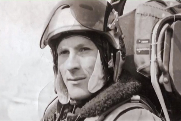 &laquo;Из самолета видно космос&raquo;: летчик-испытатель рассказал, почему истребители летают над городом и могут ли они упасть