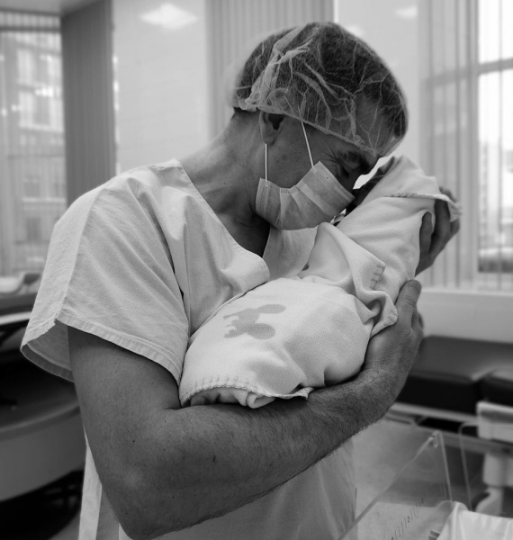 «Я рожаю вместе с мамочками»: откровения фотографа, которая снимает первые секунды жизни малыша «Я рожаю вместе с мамочками»: откровения фотографа, которая снимает первые секунды жизни малыша