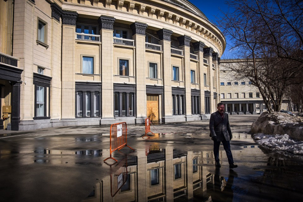 Можно краситься, глядя под ноги: Новосибирск превратился в одну большую лужу