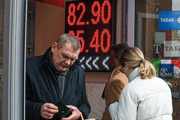 Нефть упала. Что будет с курсом рубля
