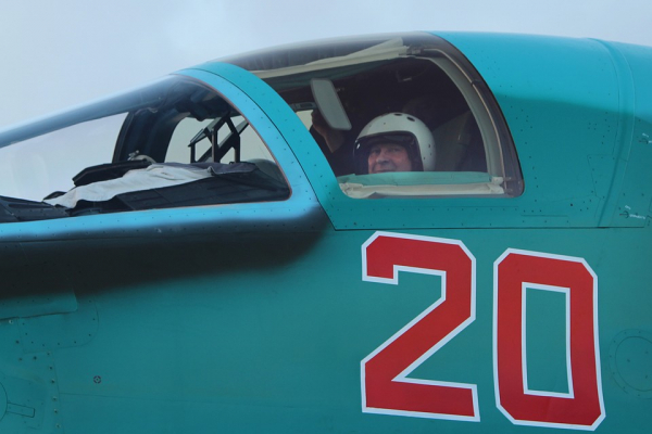 &laquo;Из самолета видно космос&raquo;: летчик-испытатель рассказал, почему истребители летают над городом и могут ли они упасть