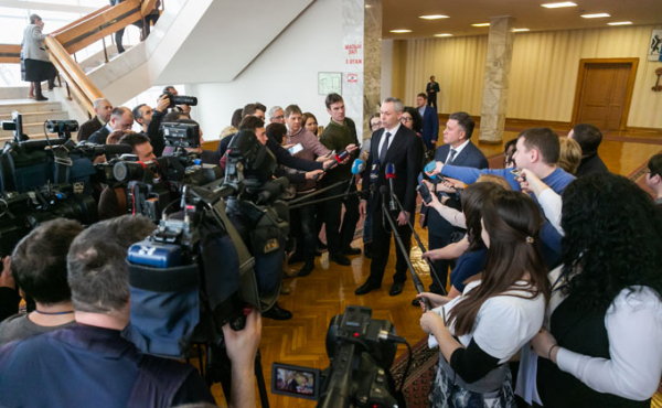 Законодатели Новосибирской области единогласно поддержали поправки к Конституции РФ Законодатели Новосибирской области единогласно поддержали поправки к Конституции РФ