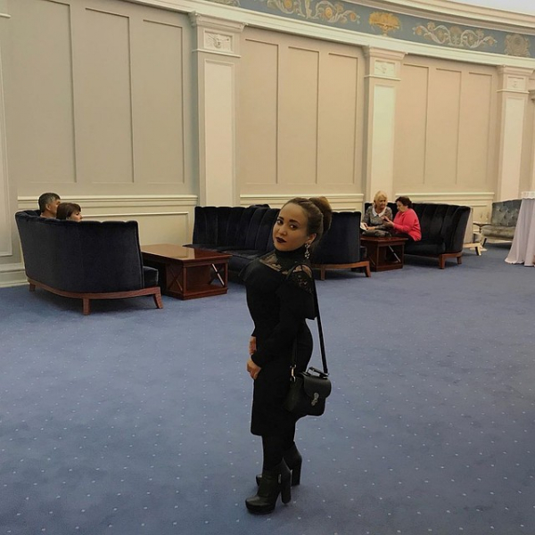 &laquo;Я на каблуках ему до пояса доставала&raquo;: история необычной девушки, рост которой всего 117 сантиметров