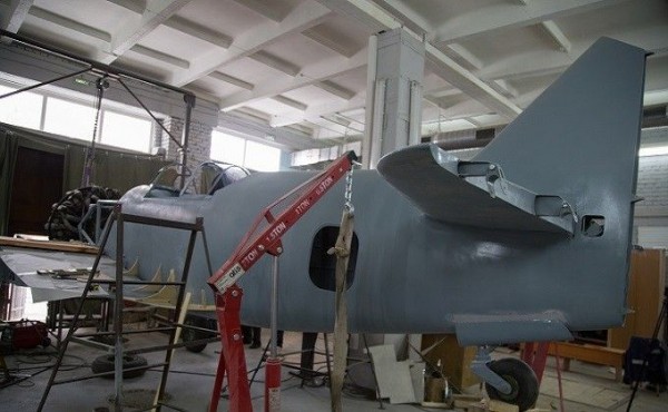 Деревянный самолет Кожедуба и Маресьева чинят в лаборатории НГТУ