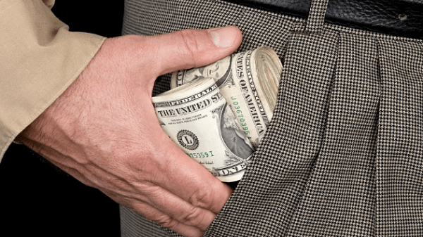 Новосибирец похитил деньги у матери своей возлюбленной Новосибирец похитил деньги у матери своей возлюбленной