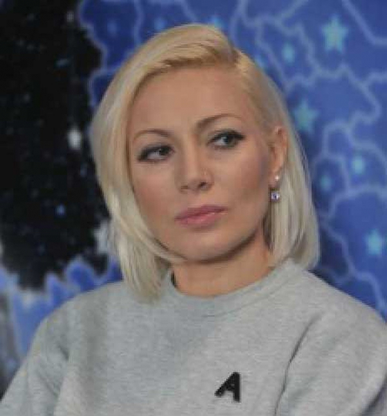 Почему звезд повально везут в больницы с пневмонией, но при этом коронавирус у них не находят Почему звезд повально везут в больницы с пневмонией, но при этом коронавирус у них не находят