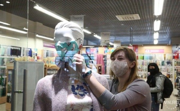 Губернатор Травников: малому бизнесу еще нельзя возобновлять работу