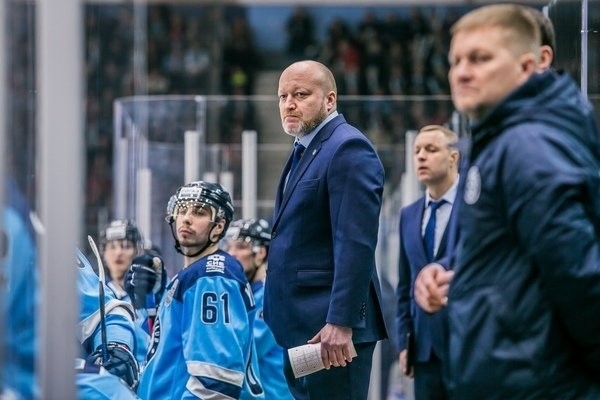 Николай Заварухин: "В 99-м Фетисов лично звал меня в «Нью –Джерси»" Николай Заварухин: "В 99-м Фетисов лично звал меня в «Нью –Джерси»"