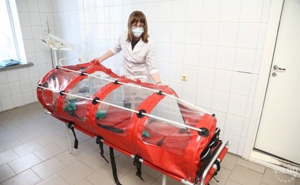 Герои в белых халатах на передовой борьбы с коронавирусом