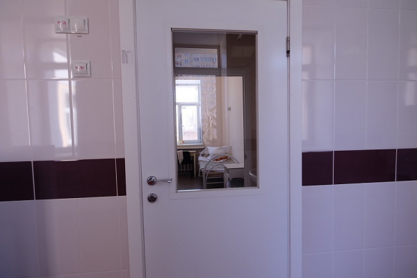 &laquo;Это вам не люкс&raquo;: 10 фото из жизни инфекционной больницы