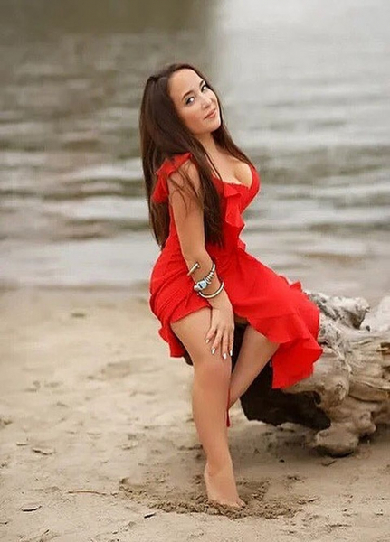 &laquo;Я на каблуках ему до пояса доставала&raquo;: история необычной девушки, рост которой всего 117 сантиметров