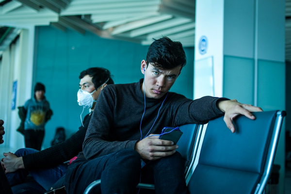 Молитва между стульями и чай по 100 рублей: дневник &laquo;заложника&raquo; аэропорта