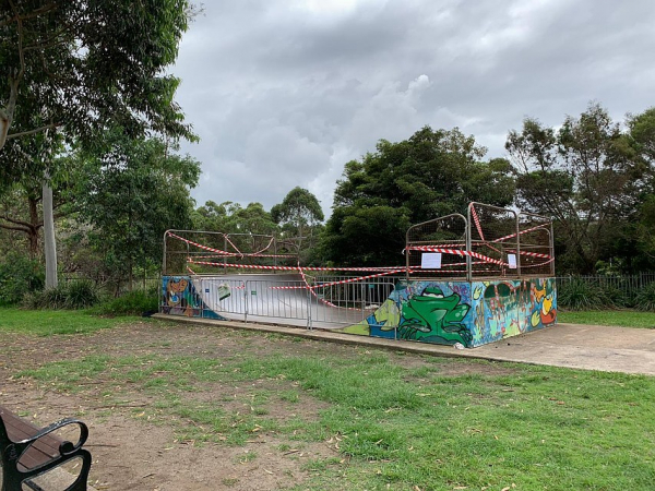«В нас летит столько грязи. Люди, за что?»: застрявшие в Австралии российские туристы жалуются на травлю в интернете «В нас летит столько грязи. Люди, за что?»: застрявшие в Австралии российские туристы жалуются на травлю в интернете