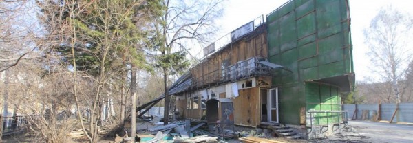 Вот и сказочке конец: как сносят кафе в Первомайском сквере Вот и сказочке конец: как сносят кафе в Первомайском сквере