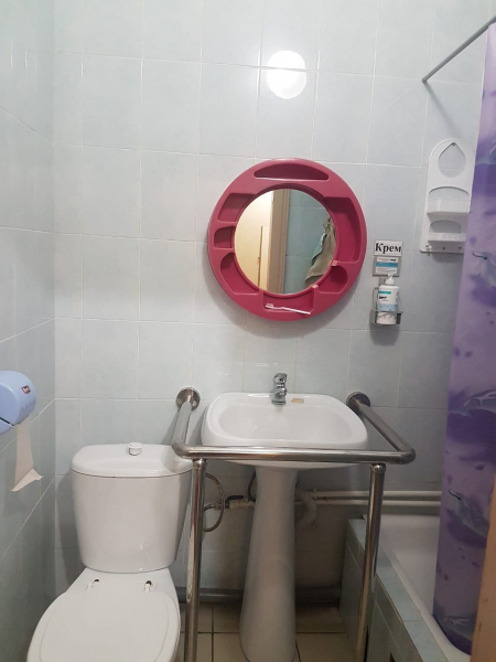 «Накормили колбасой и заперли на ключ»: вернувшихся из Таиланда россиян поселили в пансионате под охраной Росгвардии «Накормили колбасой и заперли на ключ»: вернувшихся из Таиланда россиян поселили в пансионате под охраной Росгвардии