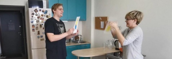 Как жить, не&nbsp;выходя из&nbsp;дома: совместное чтение и&nbsp;рисование с&nbsp;натуры