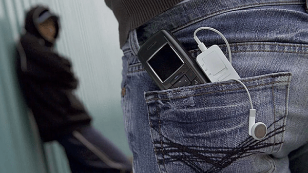 Троих уличных грабителей задержала полиция в Новосибирске Троих уличных грабителей задержала полиция в Новосибирске