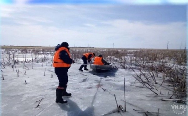 Рыбаки провалились под лед в Новосибирске