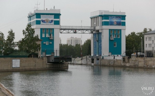 К скорому открытию навигации готовят Новосибирский шлюз