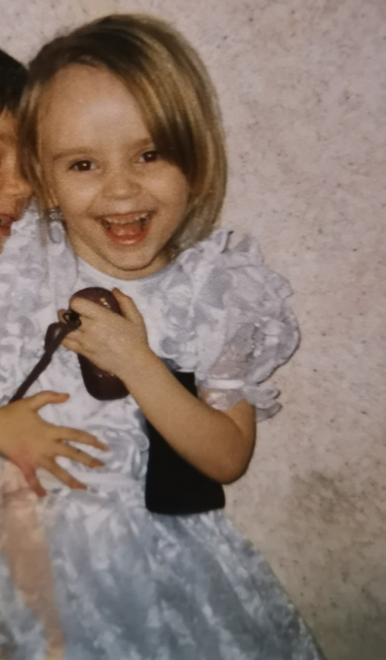 &laquo;Я открою тебе секрет&raquo;: сибирячка ищет младшую сестру, о которой узнала после смерти матери