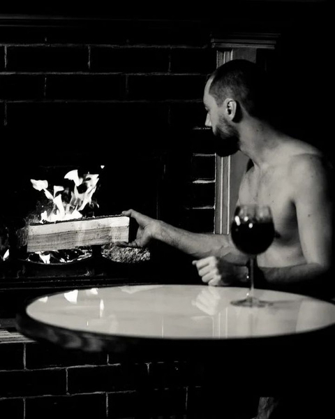 &laquo;Мы остались обнаженными. Когда все это закончится?&raquo;: сотрудники новосибирского бара разделись из-за запрета работать