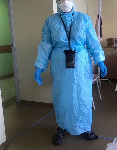 «Чтобы бахилы не спадали, не намокали»: в новосибирском минздраве объяснили, почему врачи носят мусорные мешки на ногах «Чтобы бахилы не спадали, не намокали»: в новосибирском минздраве объяснили, почему врачи носят мусорные мешки на ногах