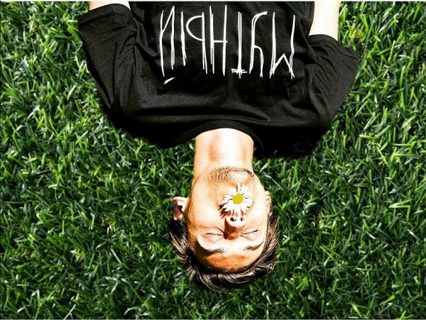 Облизывает губы и ставит пятерки: новосибирский педагог завел аккаунт в TikTok. Его видео сводят с ума